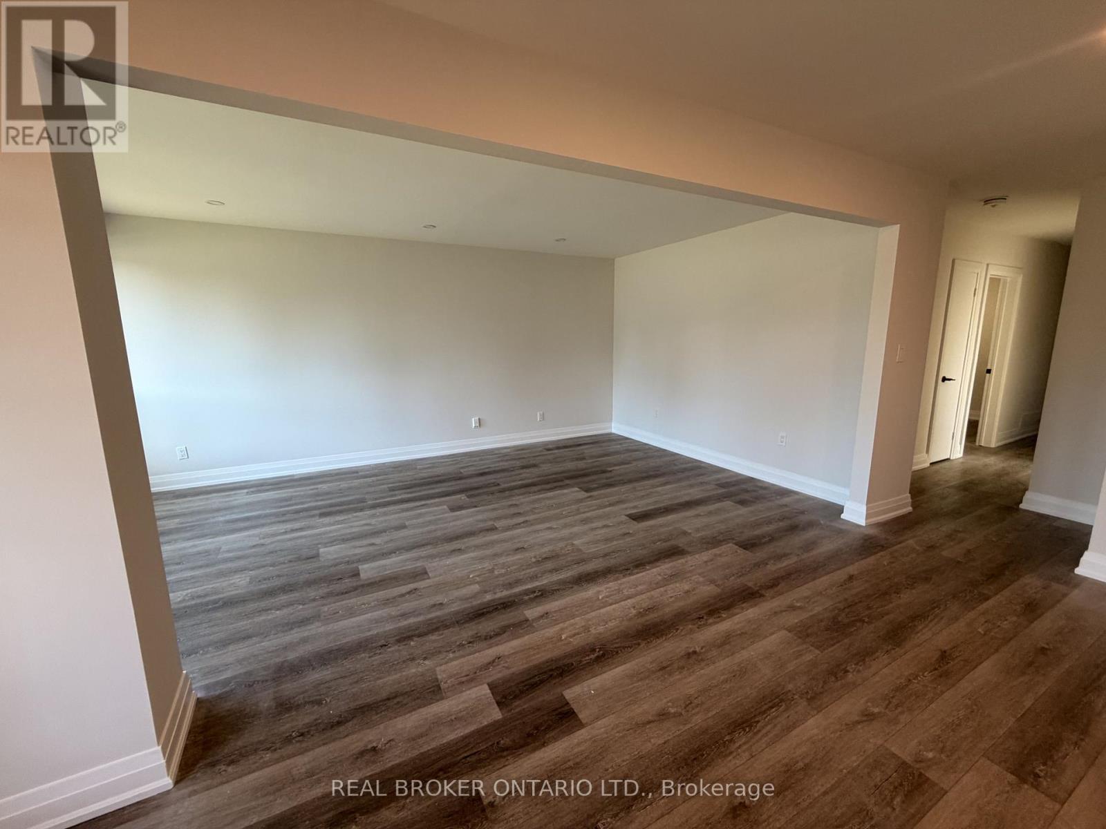 Main - 653 Athol Street E, Oshawa, Ontario  L1H 1M2 - Photo 4 - E13248810