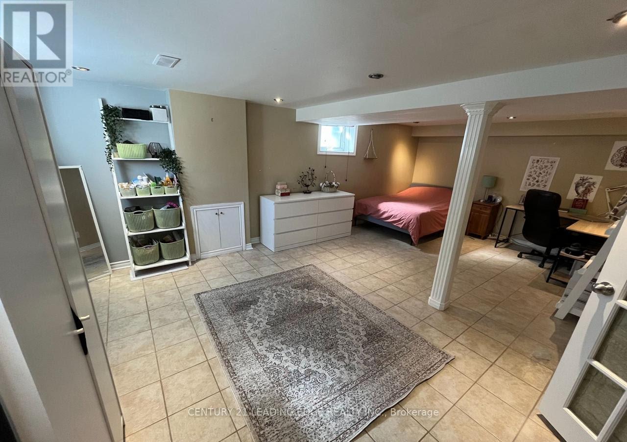 98 Flora Drive W, Toronto, Ontario  M1P 1A6 - Photo 2 - E13248934