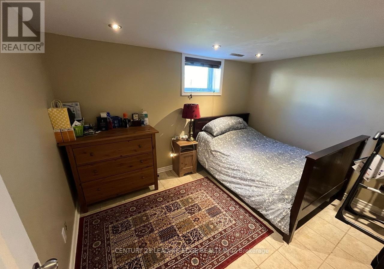 98 Flora Drive W, Toronto, Ontario  M1P 1A6 - Photo 3 - E13248934