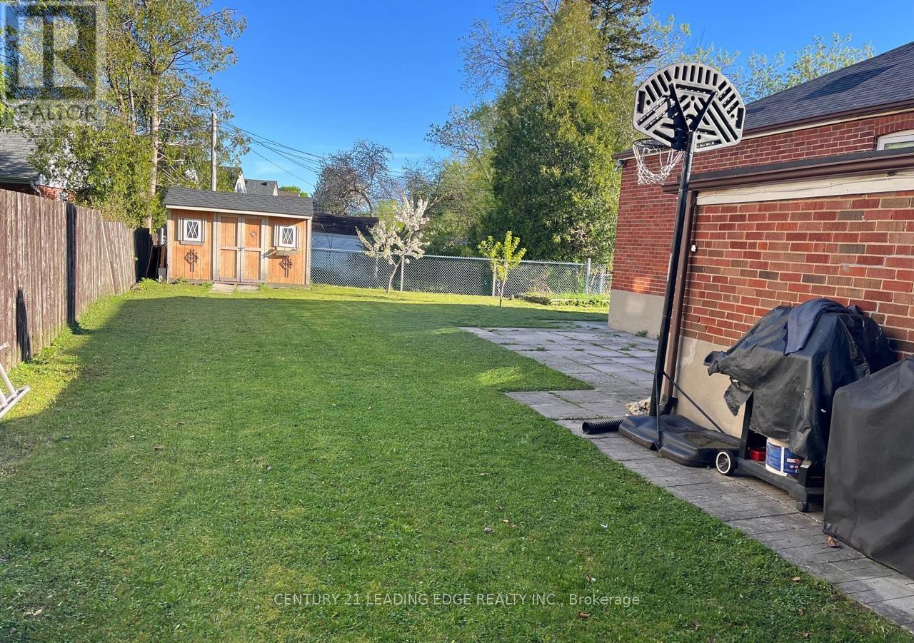 98 Flora Drive W, Toronto, Ontario  M1P 1A6 - Photo 7 - E13248934
