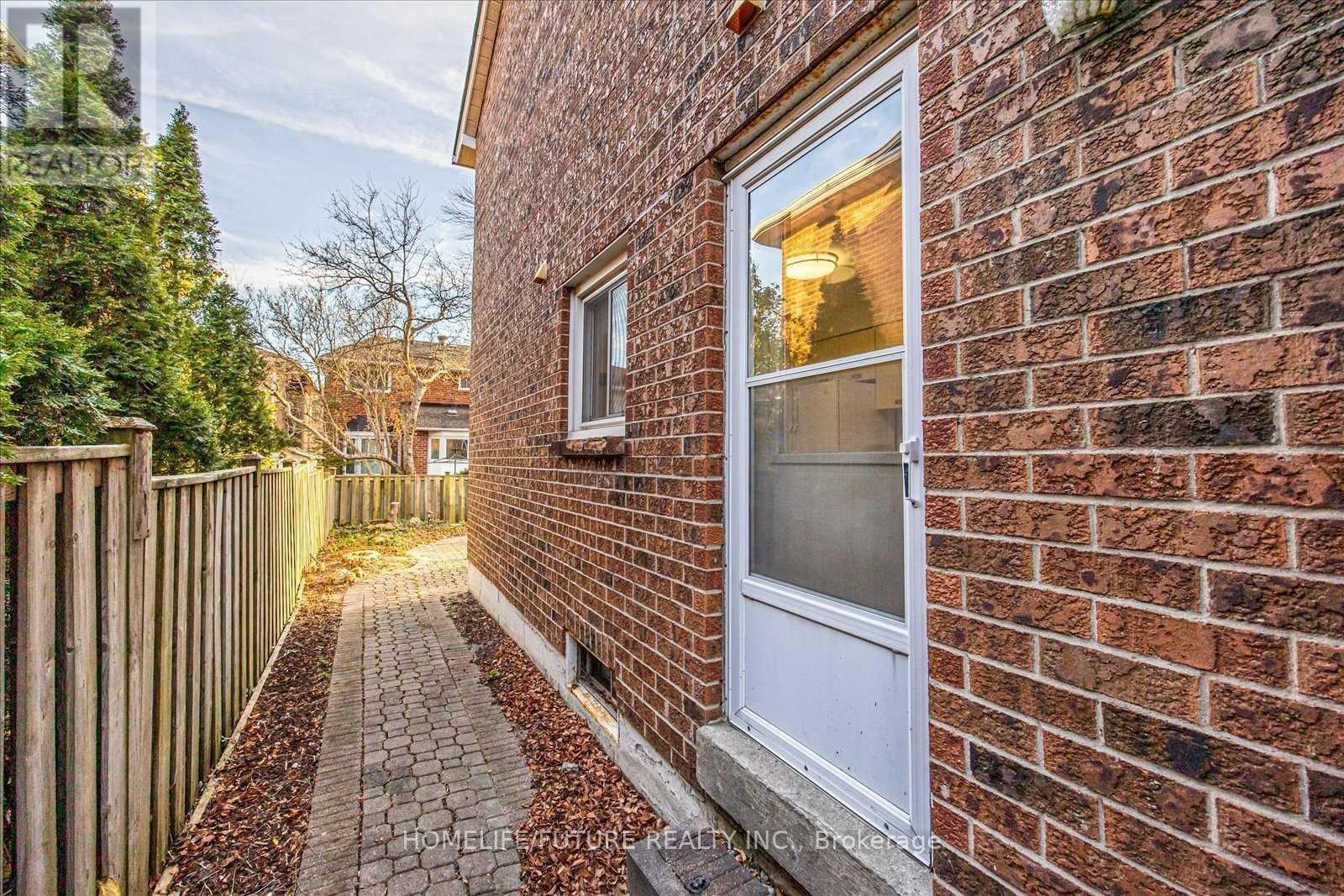 Main - 38 Parade Square, Toronto, Ontario  M1C 3T6 - Photo 15 - E13248960