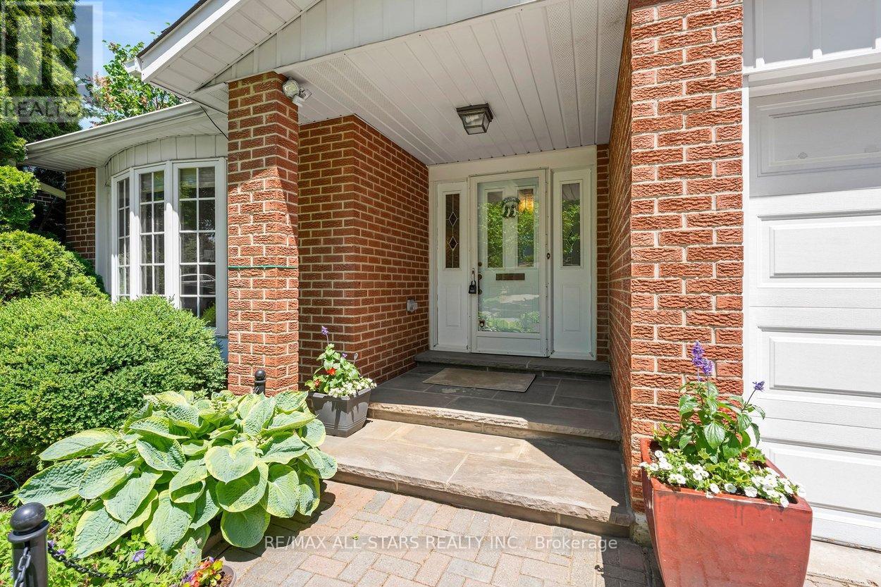 62 Deerbrook Trail, Toronto, Ontario  M1W 1V4 - Photo 5 - E13249074