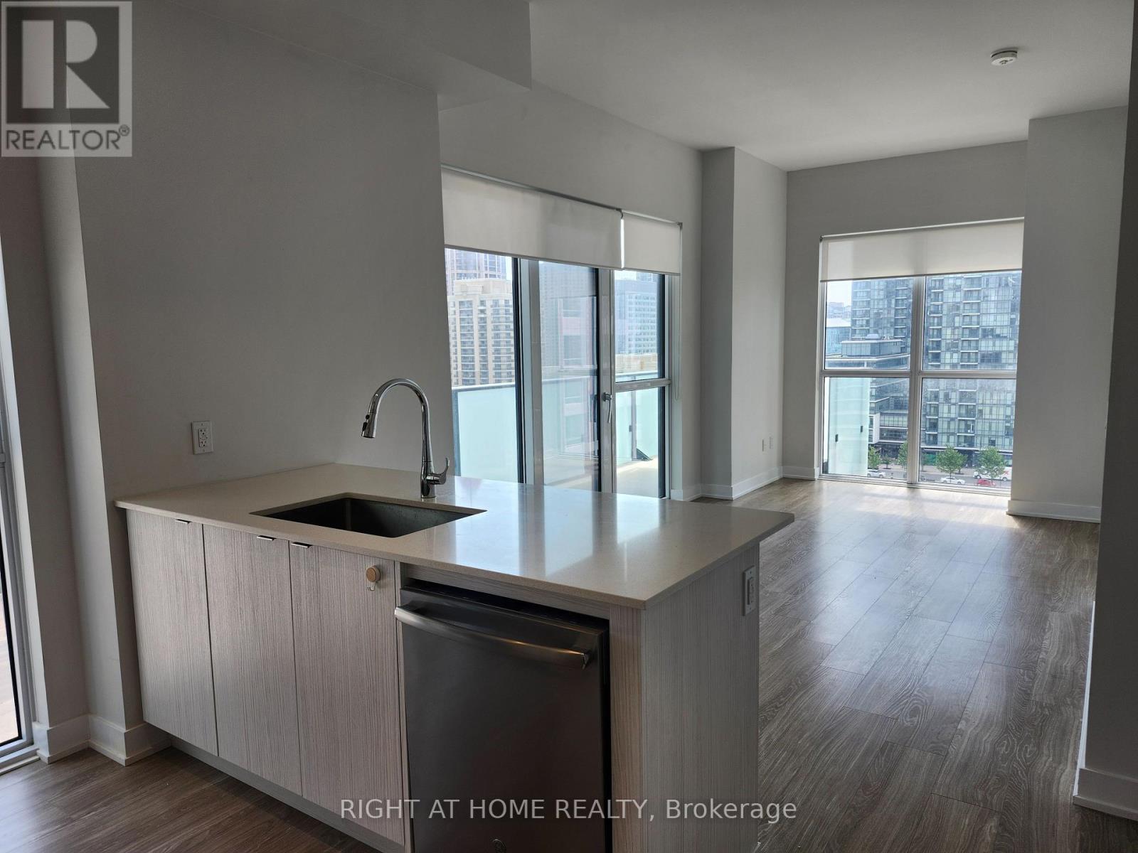 906 - 4130 Parkside Villge Drive, Mississauga, Ontario  L5B 3M8 - Photo 2 - W13248850