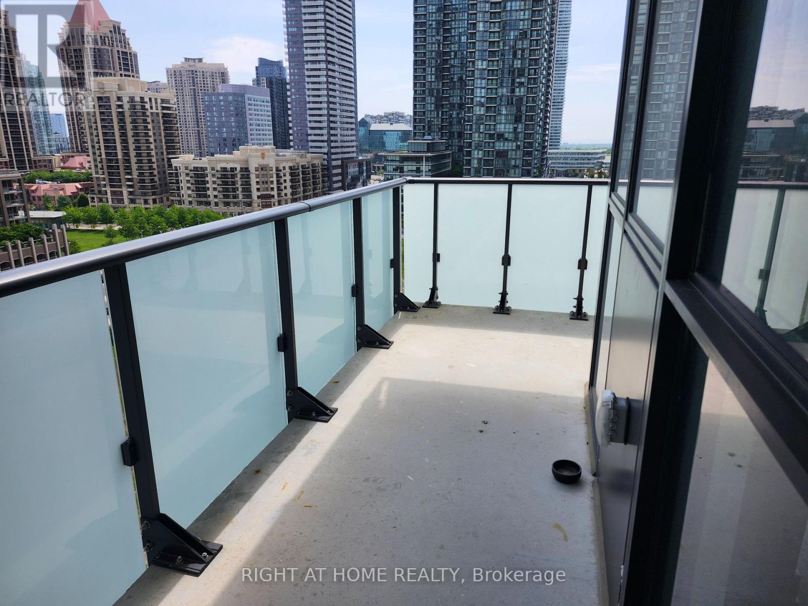 906 - 4130 Parkside Villge Drive, Mississauga, Ontario  L5B 3M8 - Photo 4 - W13248850