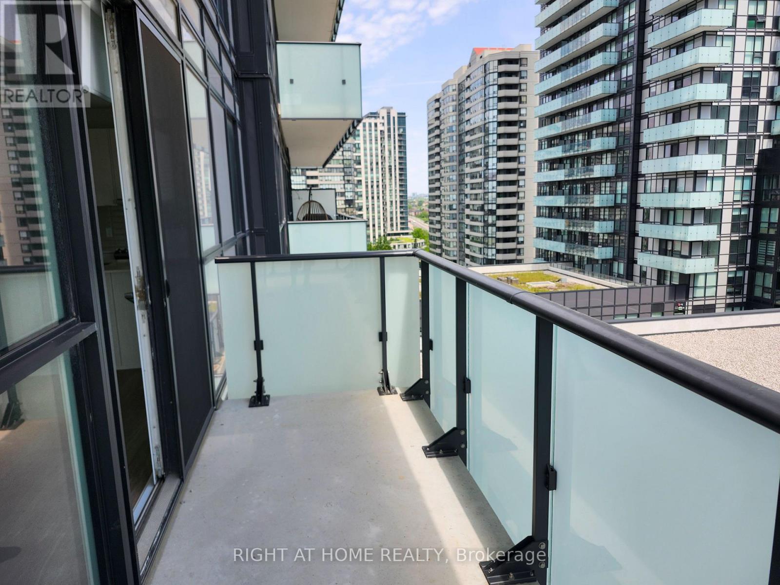 906 - 4130 Parkside Villge Drive, Mississauga, Ontario  L5B 3M8 - Photo 8 - W13248850