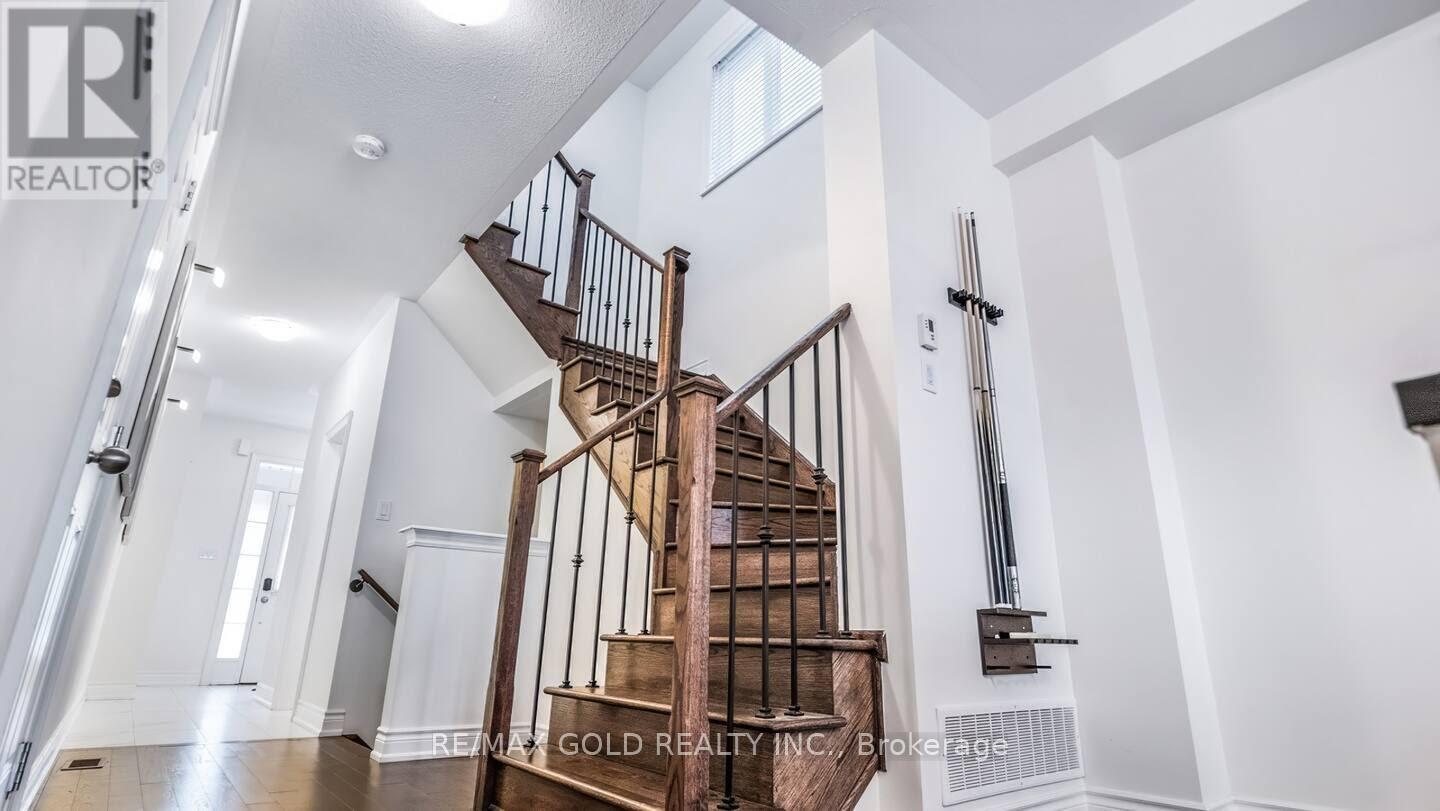 1345 Restivo Lane, Milton, Ontario  L9E 1K2 - Photo 3 - W13248906