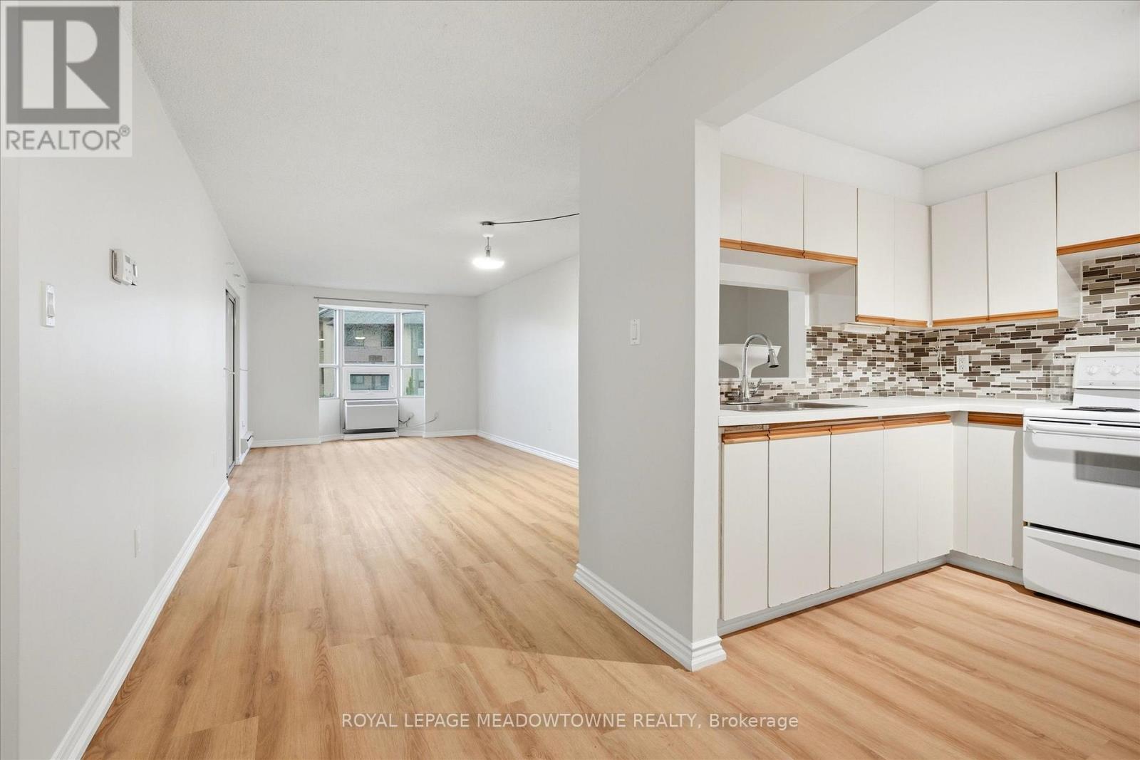 207 - 3835 Lake Shore Boulevard, Toronto, Ontario  M8W 1R2 - Photo 2 - W13248930