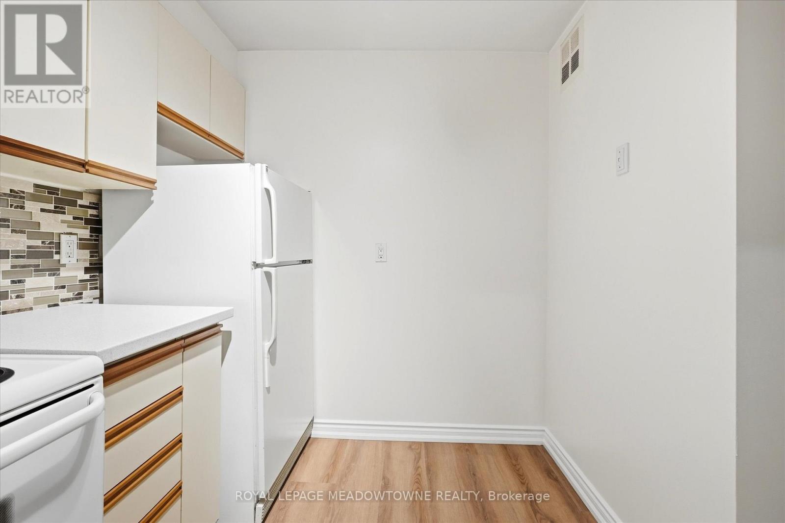207 - 3835 Lake Shore Boulevard, Toronto, Ontario  M8W 1R2 - Photo 5 - W13248930