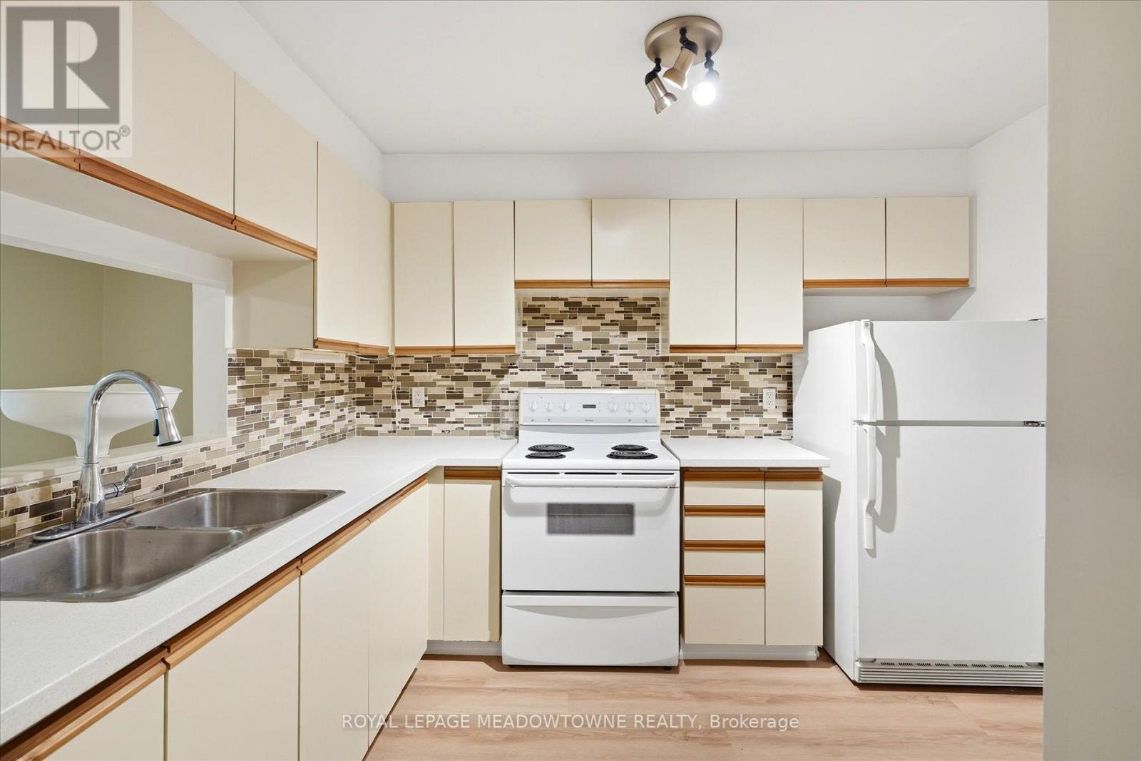 207 - 3835 Lake Shore Boulevard, Toronto, Ontario  M8W 1R2 - Photo 6 - W13248930