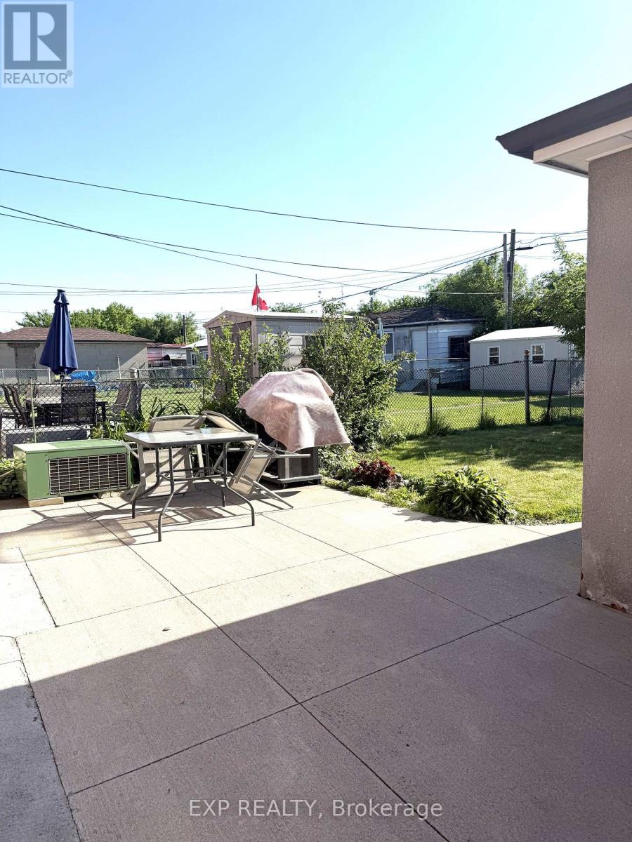 64 Ruthmar Crescent, Toronto, Ontario  M3N 2C5 - Photo 17 - W13248950