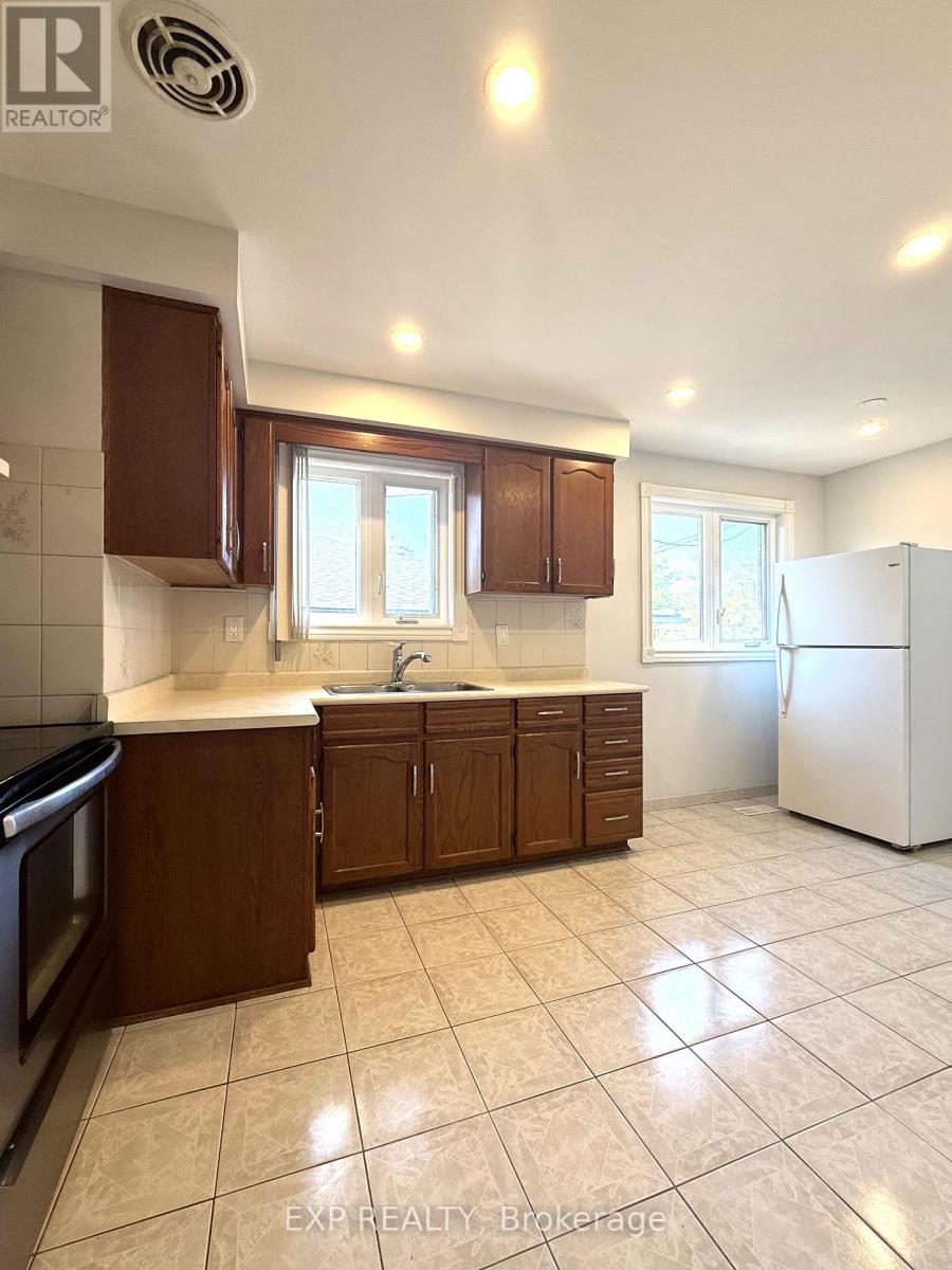 64 Ruthmar Crescent, Toronto, Ontario  M3N 2C5 - Photo 7 - W13248950