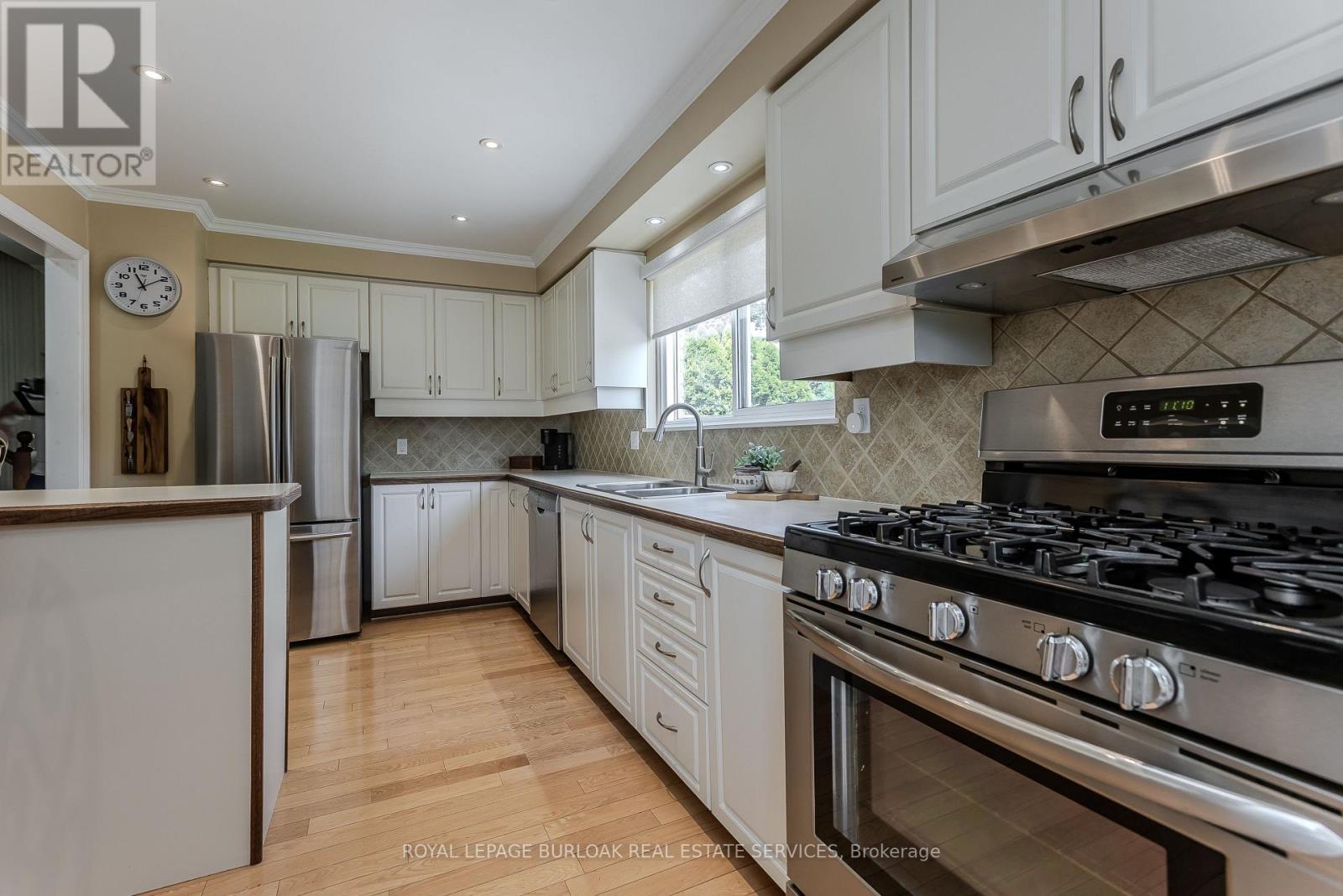 1319 Janina Boulevard, Burlington, Ontario  L7P 1K5 - Photo 12 - W13249086