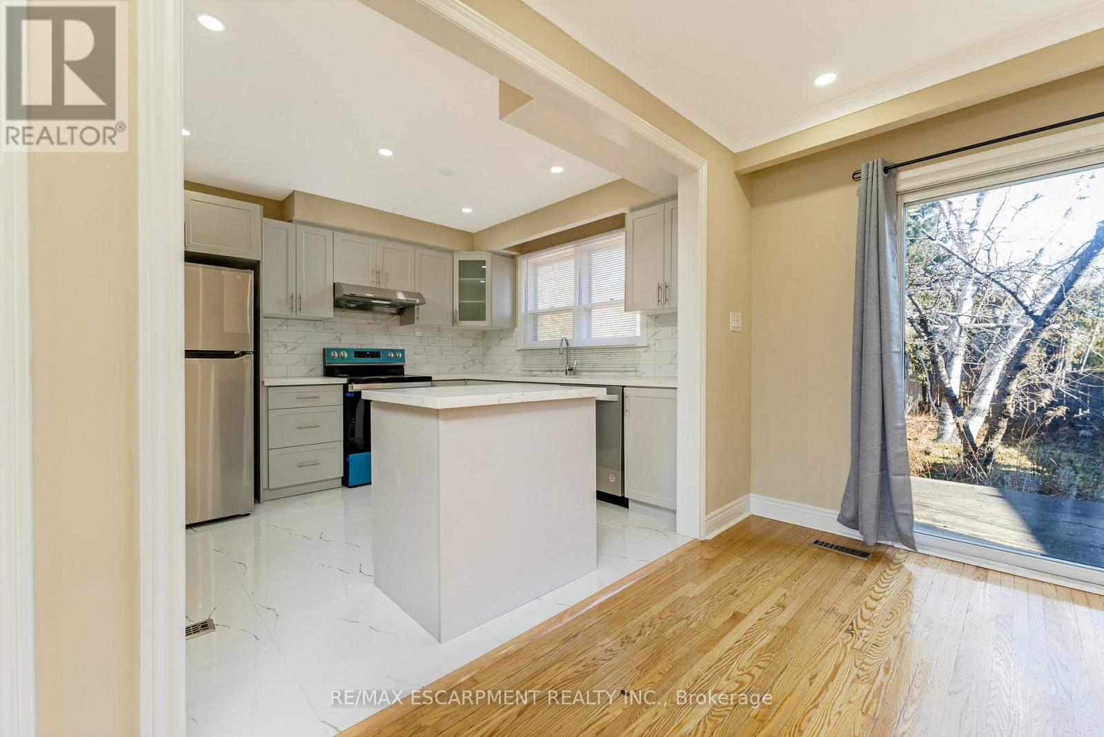 113 Poynter Drive, Toronto, Ontario  M9R 1L7 - Photo 12 - W13249164