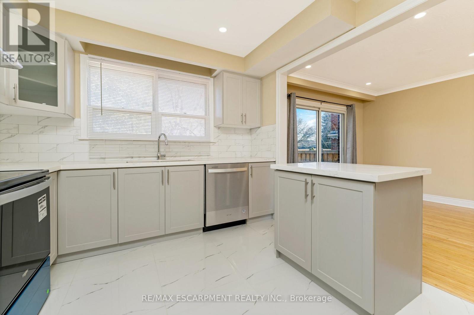 113 Poynter Drive, Toronto, Ontario  M9R 1L7 - Photo 15 - W13249164
