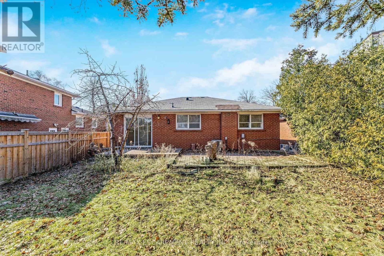 113 Poynter Drive, Toronto, Ontario  M9R 1L7 - Photo 25 - W13249164