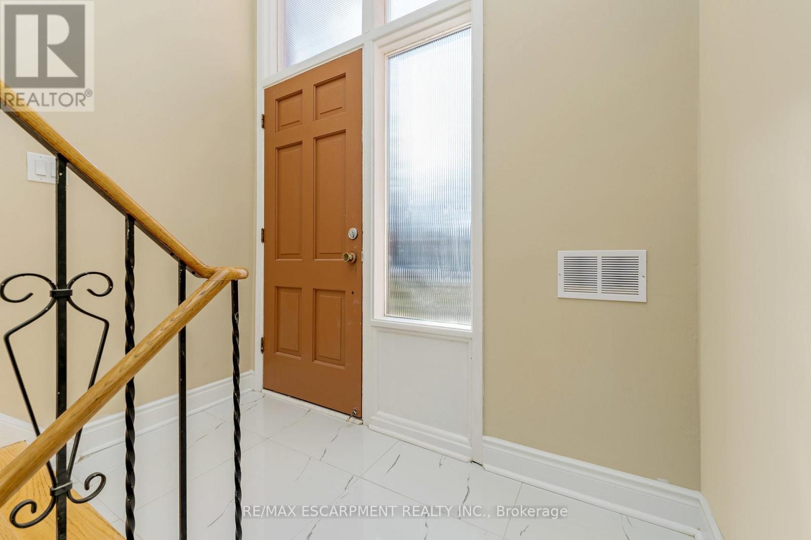 113 Poynter Drive, Toronto, Ontario  M9R 1L7 - Photo 6 - W13249164