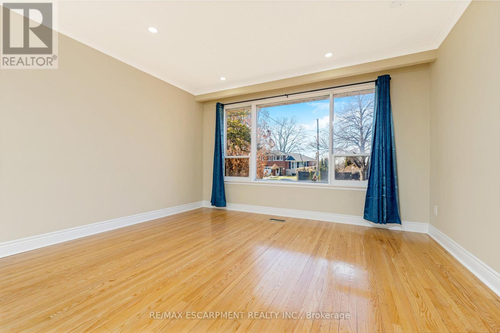 113 Poynter Drive, Toronto, Ontario  M9R 1L7 - Photo 7 - W13249164