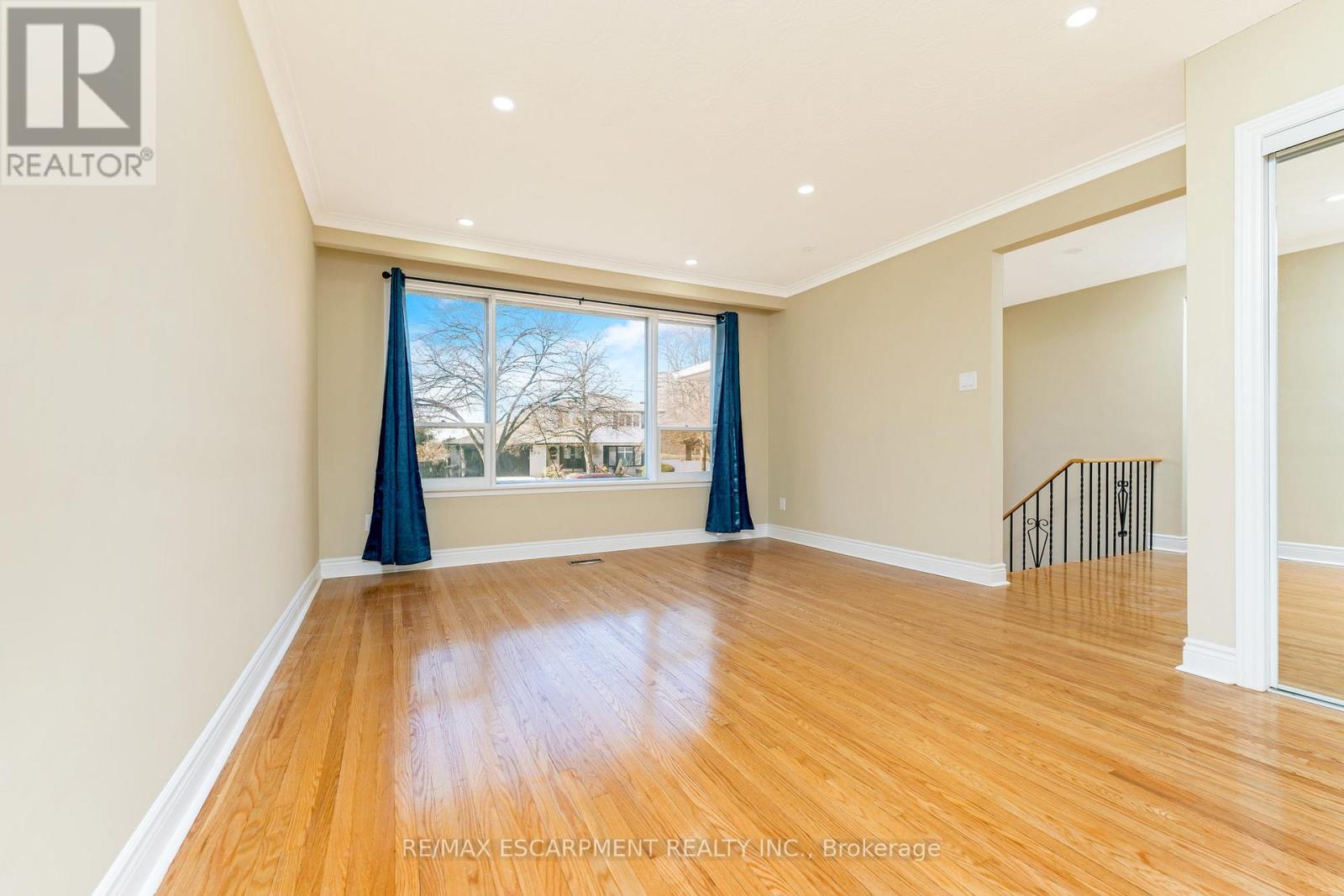 113 Poynter Drive, Toronto, Ontario  M9R 1L7 - Photo 8 - W13249164