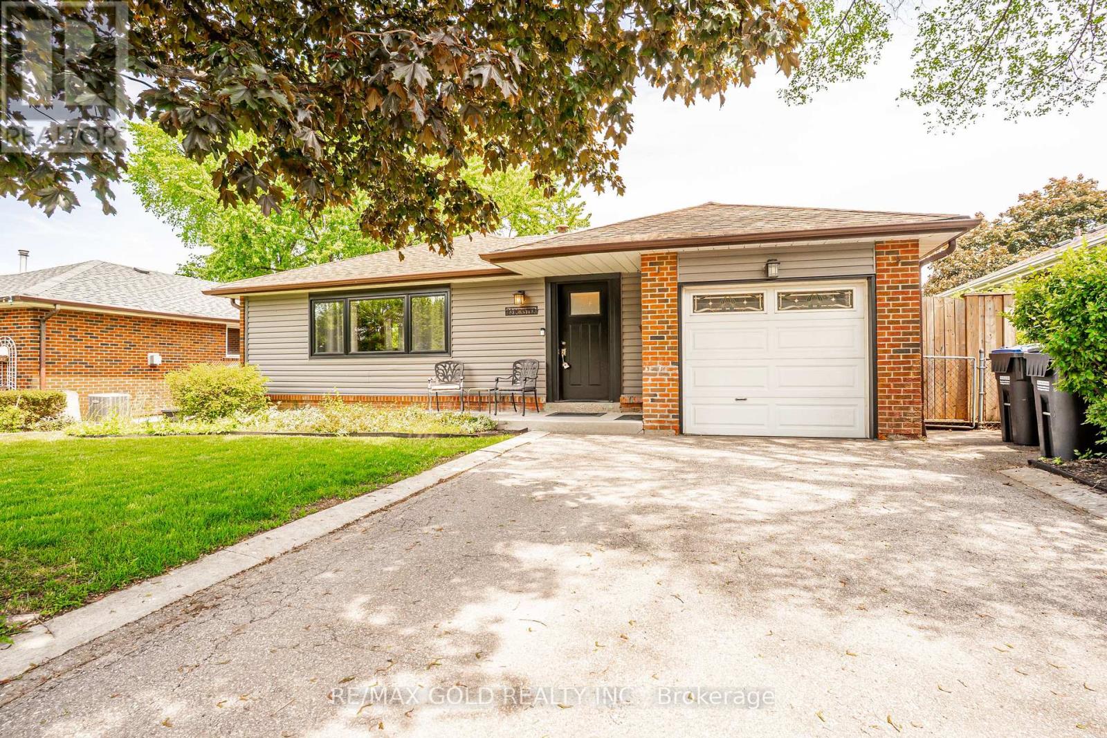 23 Dunster Crescent, Brampton, Ontario  L6T 3J8 - Photo 3 - W13249210