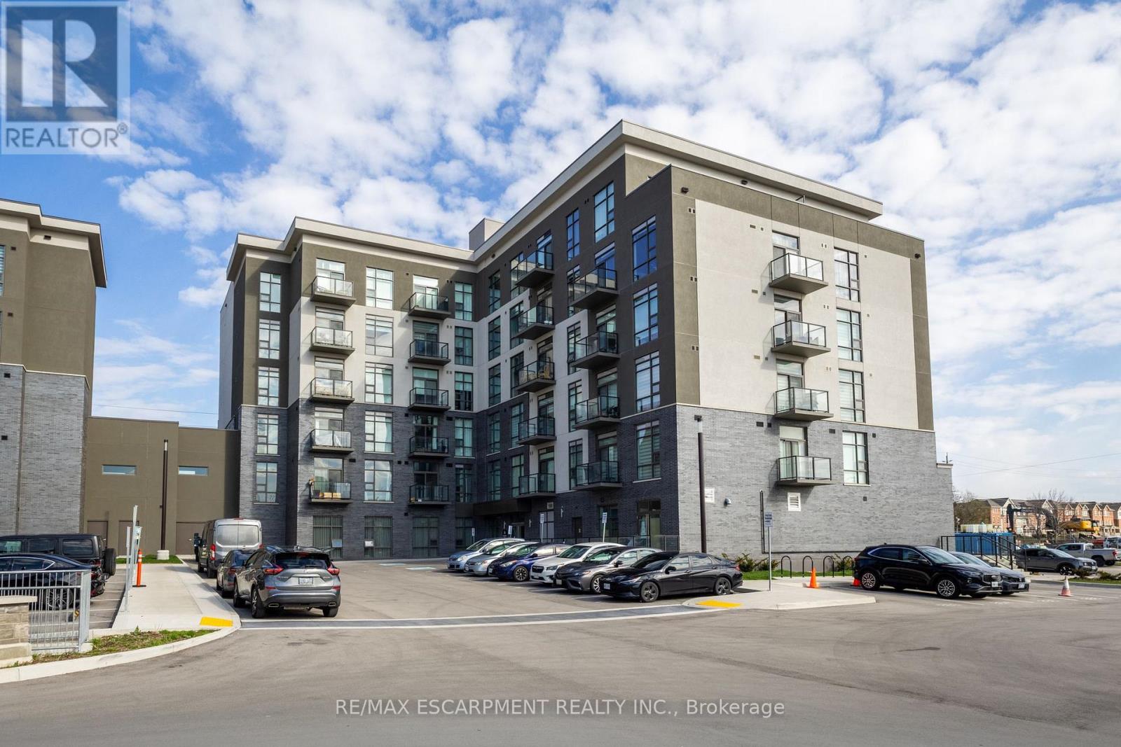 438 - 10 Mallard Trail, Hamilton, Ontario  L8B 2A7 - Photo 2 - X13248908