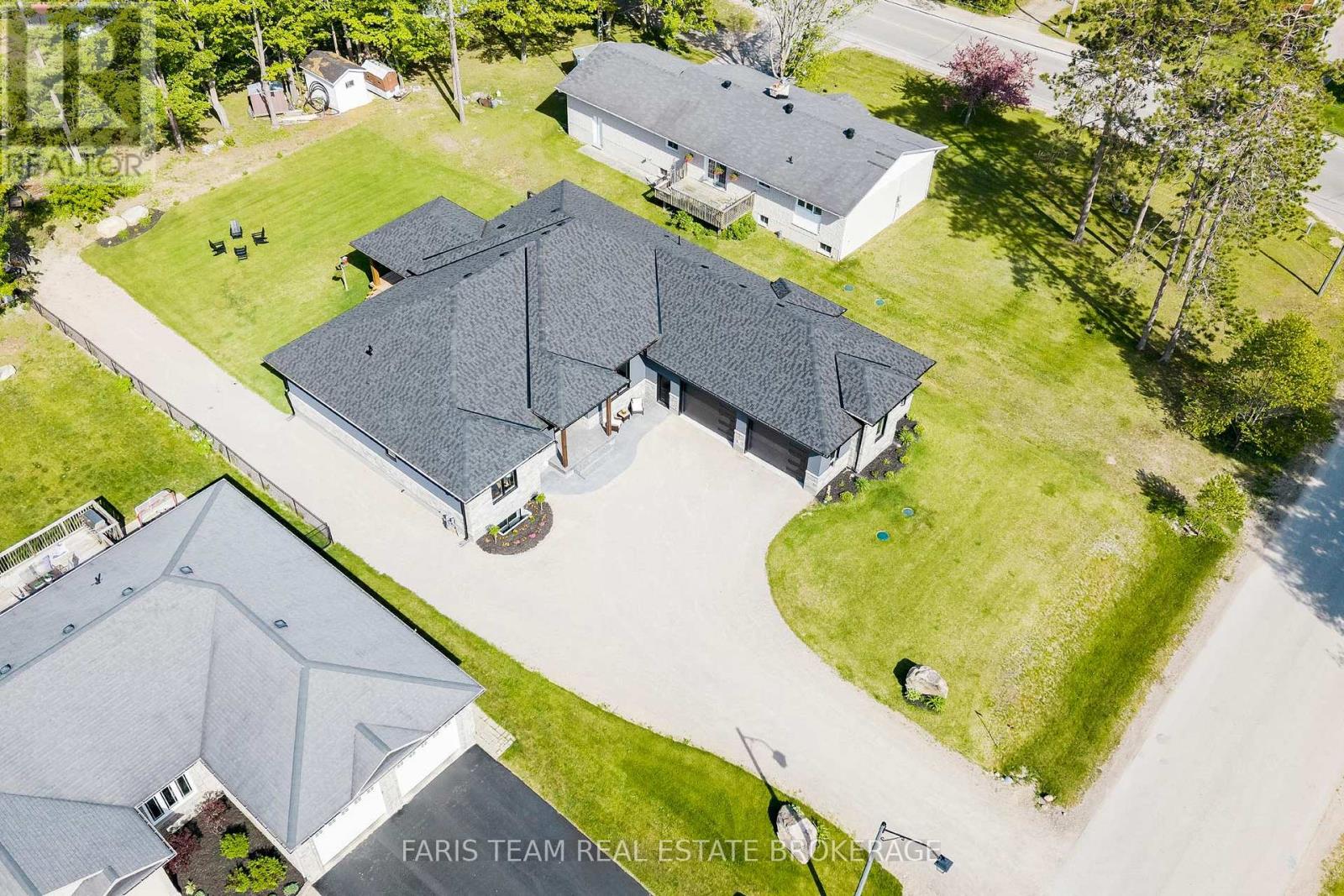 7 Reynolds Road, Tiny, Ontario  L0L 2T0 - Photo 2 - S12857816