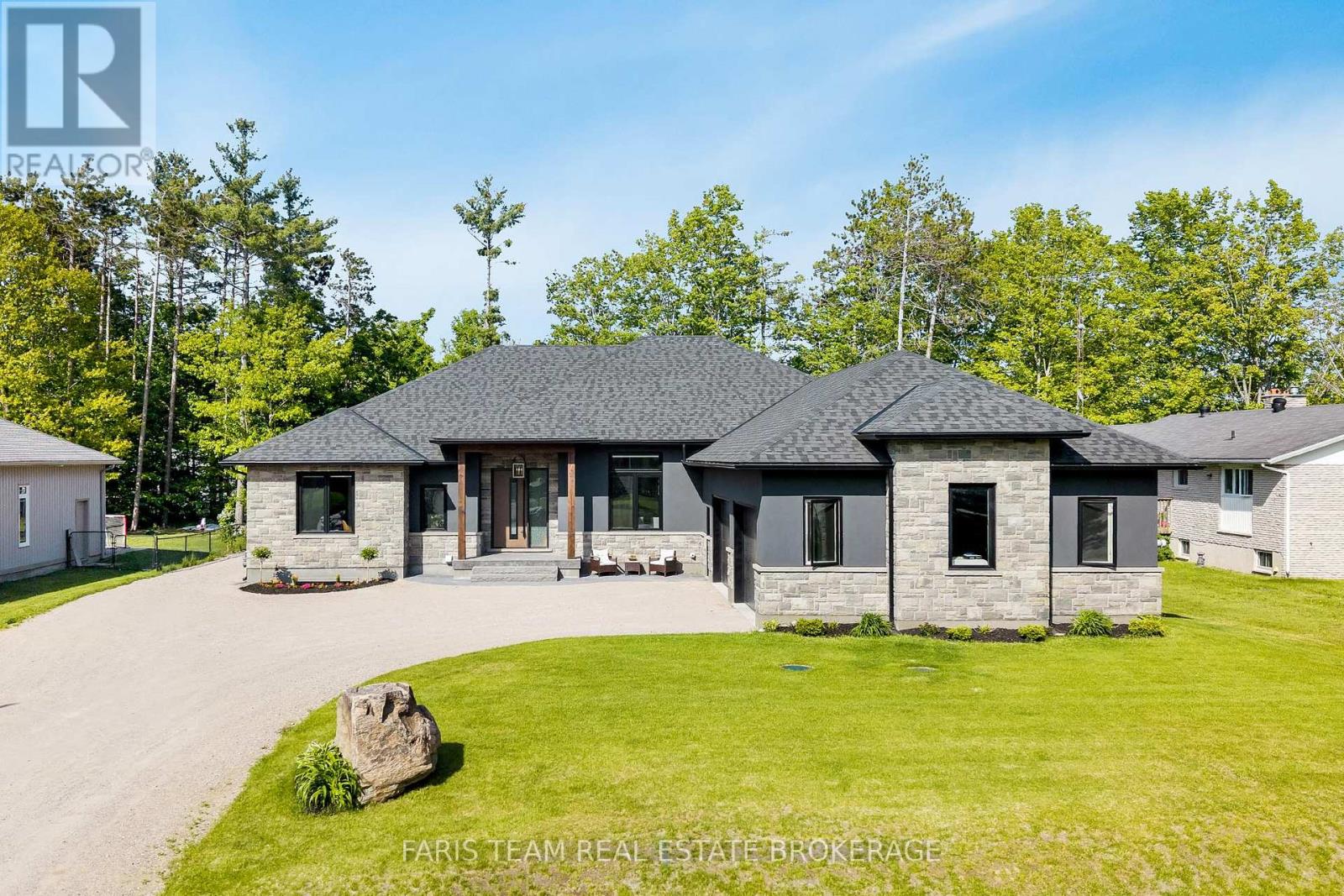 7 Reynolds Road, Tiny, Ontario  L0L 2T0 - Photo 1 - S12857816