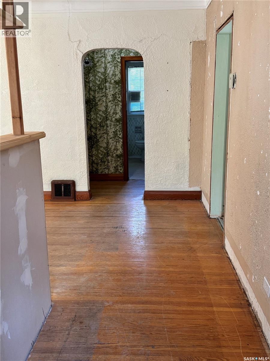 712 Broadway Avenue, Regina, Saskatchewan  S4N 1C3 - Photo 2 - SK038439