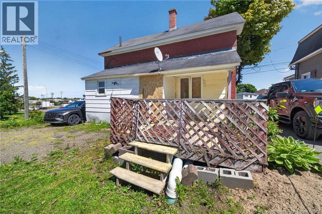 292 Botsford Street, Moncton, New Brunswick  E1C 4X7 - Photo 2 - NB141167