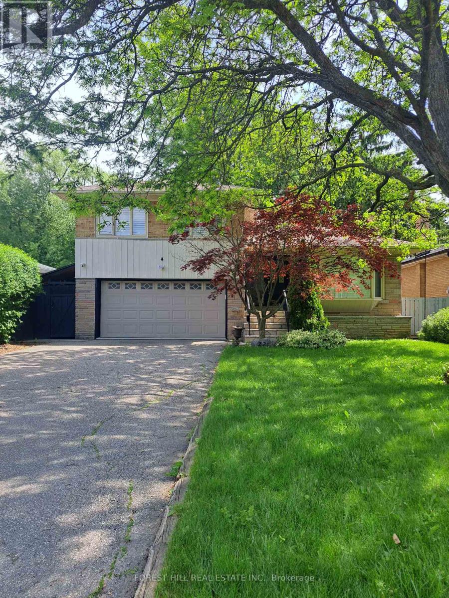 221 PARK HOME AVENUE, Toronto, Ontario