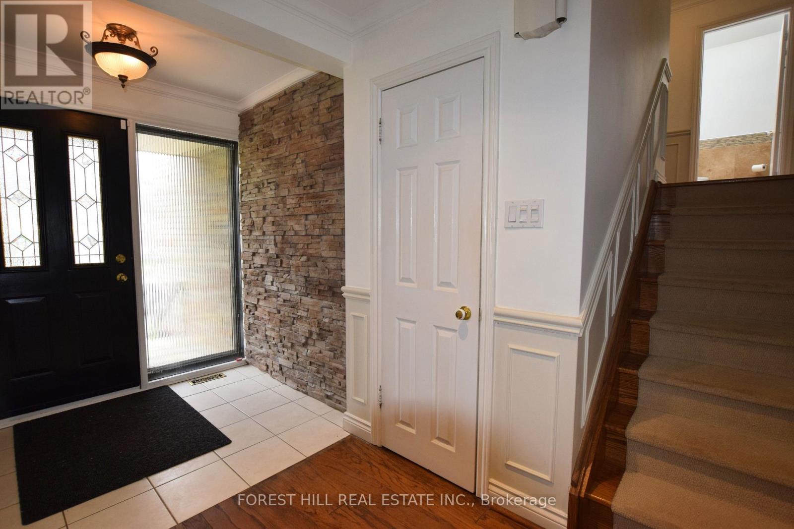 221 Park Home Avenue, Toronto, Ontario  M2R 1A1 - Photo 2 - C13249308