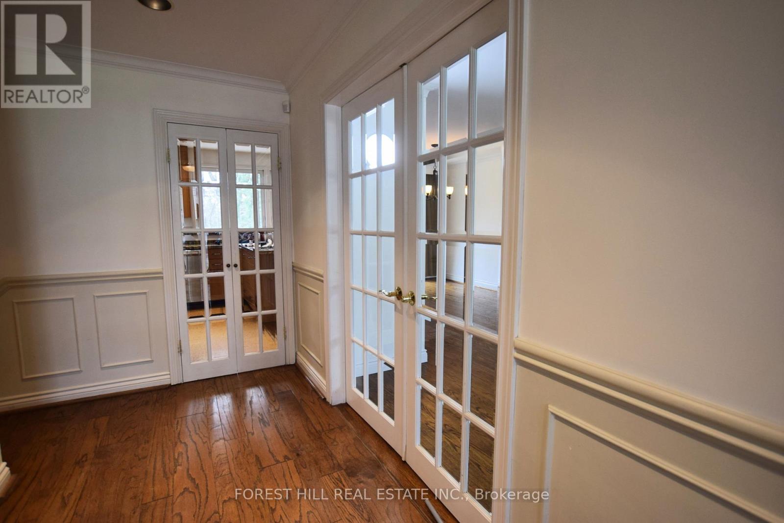 221 Park Home Avenue, Toronto, Ontario  M2R 1A1 - Photo 3 - C13249308