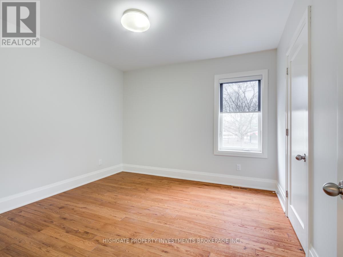 Main - 129 Hilton Avenue, Toronto, Ontario  M5R 3E8 - Photo 11 - C13249318
