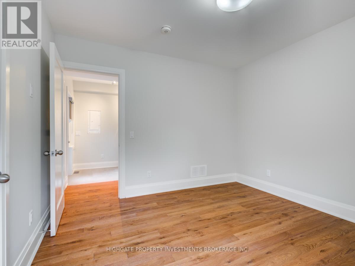 Main - 129 Hilton Avenue, Toronto, Ontario  M5R 3E8 - Photo 12 - C13249318