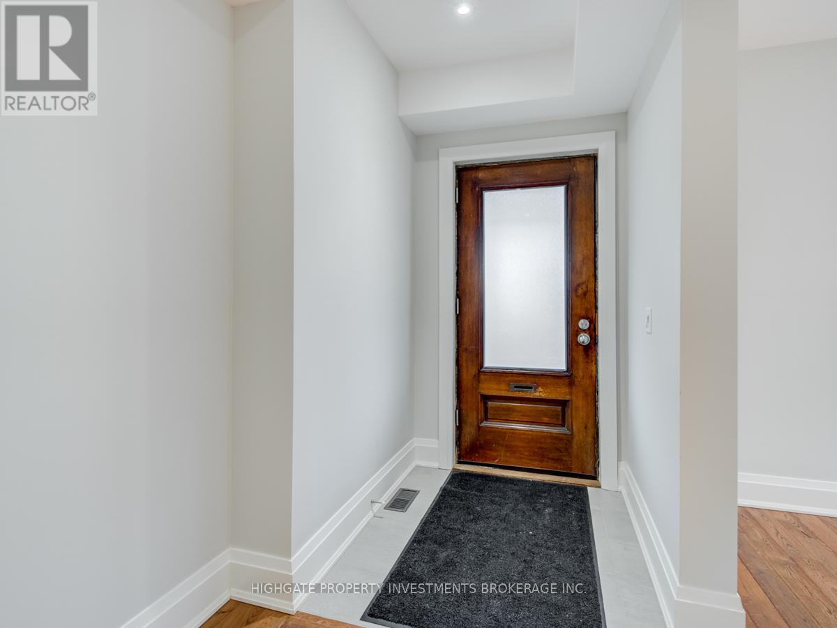 Main - 129 Hilton Avenue, Toronto, Ontario  M5R 3E8 - Photo 2 - C13249318