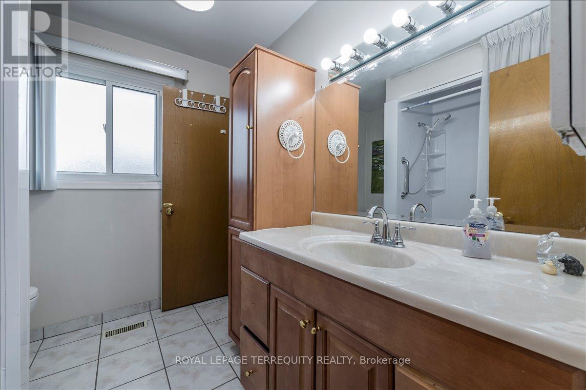 44 Margaret Avenue, Toronto, Ontario  M2J 4C3 - Photo 13 - C13249324