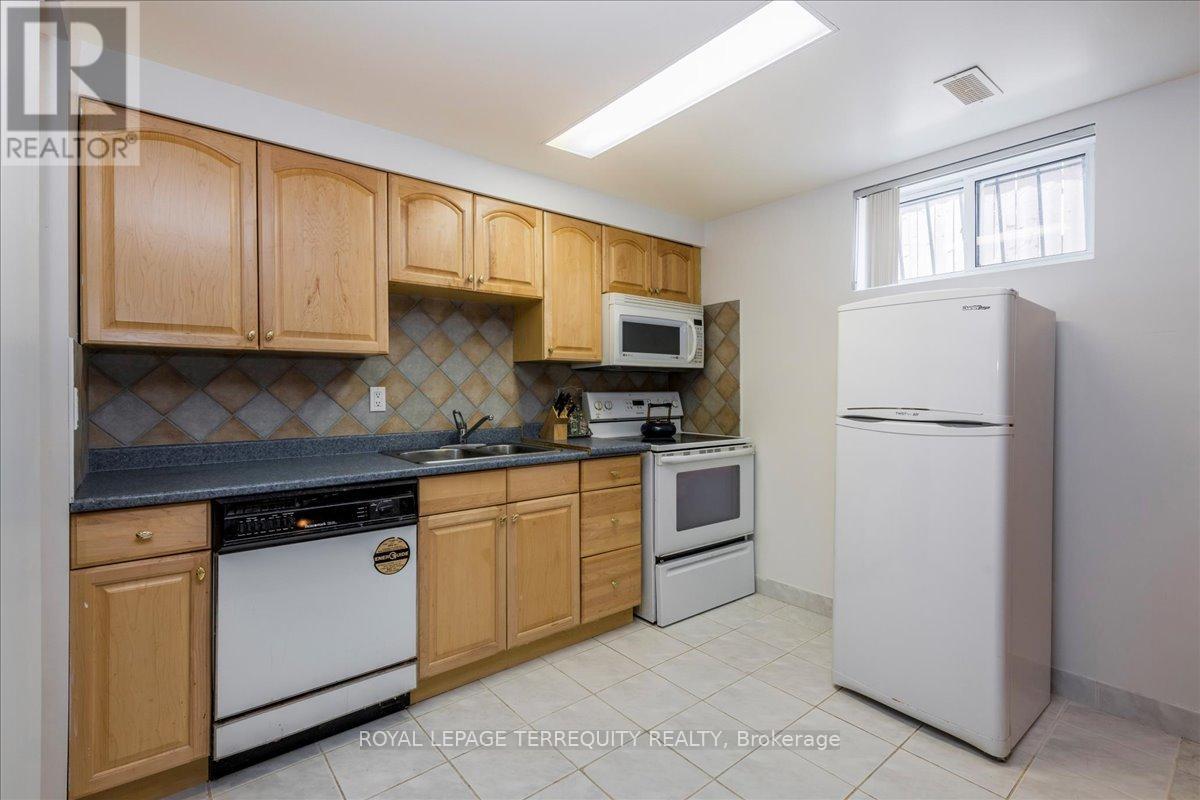 44 Margaret Avenue, Toronto, Ontario  M2J 4C3 - Photo 24 - C13249324