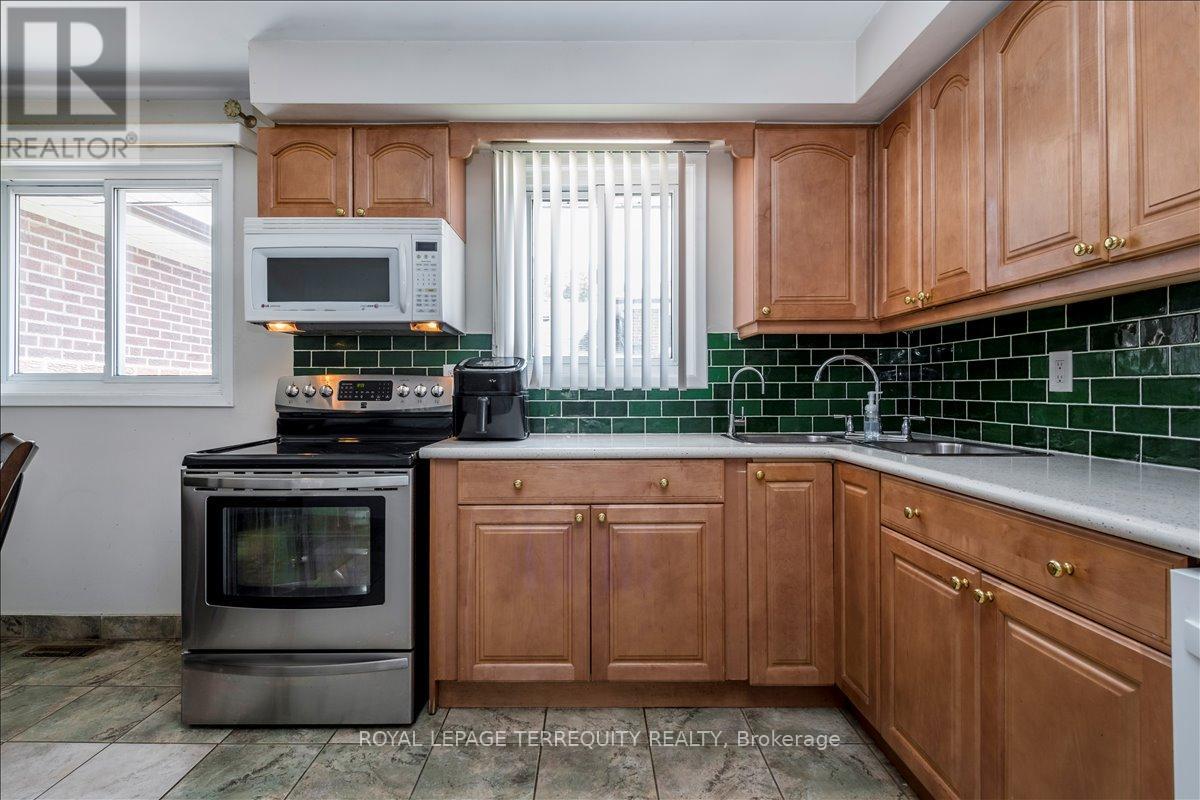 44 Margaret Avenue, Toronto, Ontario  M2J 4C3 - Photo 9 - C13249324