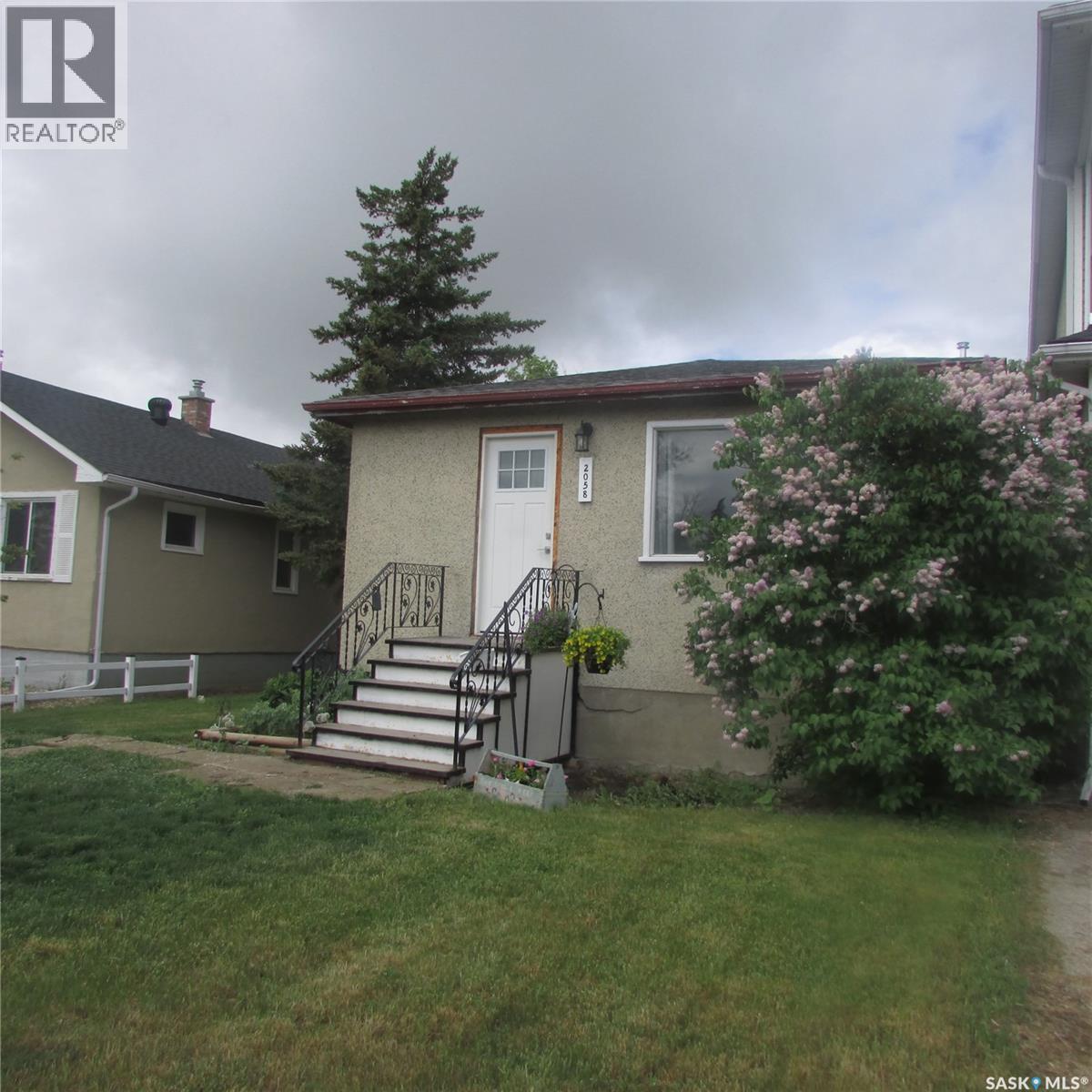 2058 Alexandra Street, Regina, Saskatchewan  S4T 4P5 - Photo 3 - SK038457