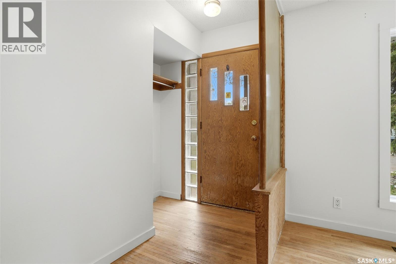 1420 Aberdeen Street, Regina, Saskatchewan  S4T 5K4 - Photo 3 - SK038351