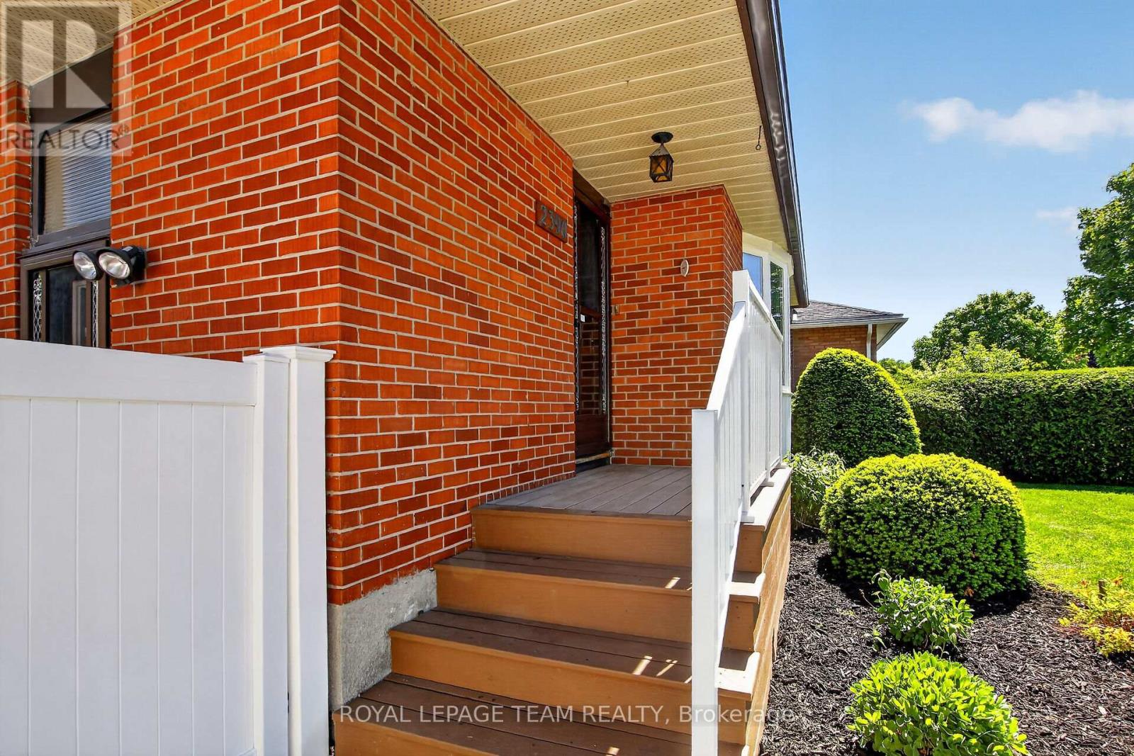 2390 Cheshire Road, Ottawa, Ontario  K2C 1G3 - Photo 4 - X13248424