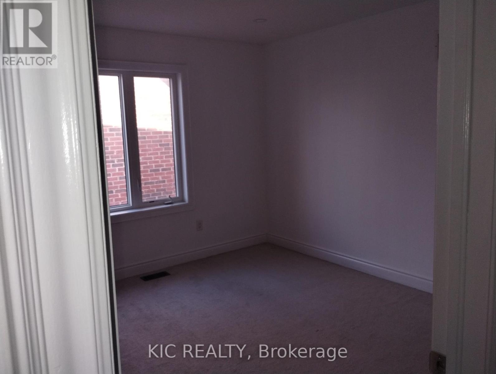 Upper - 1461 Lormel Gate Avenue, Innisfil, Ontario  L0L 1W0 - Photo 10 - N13249228