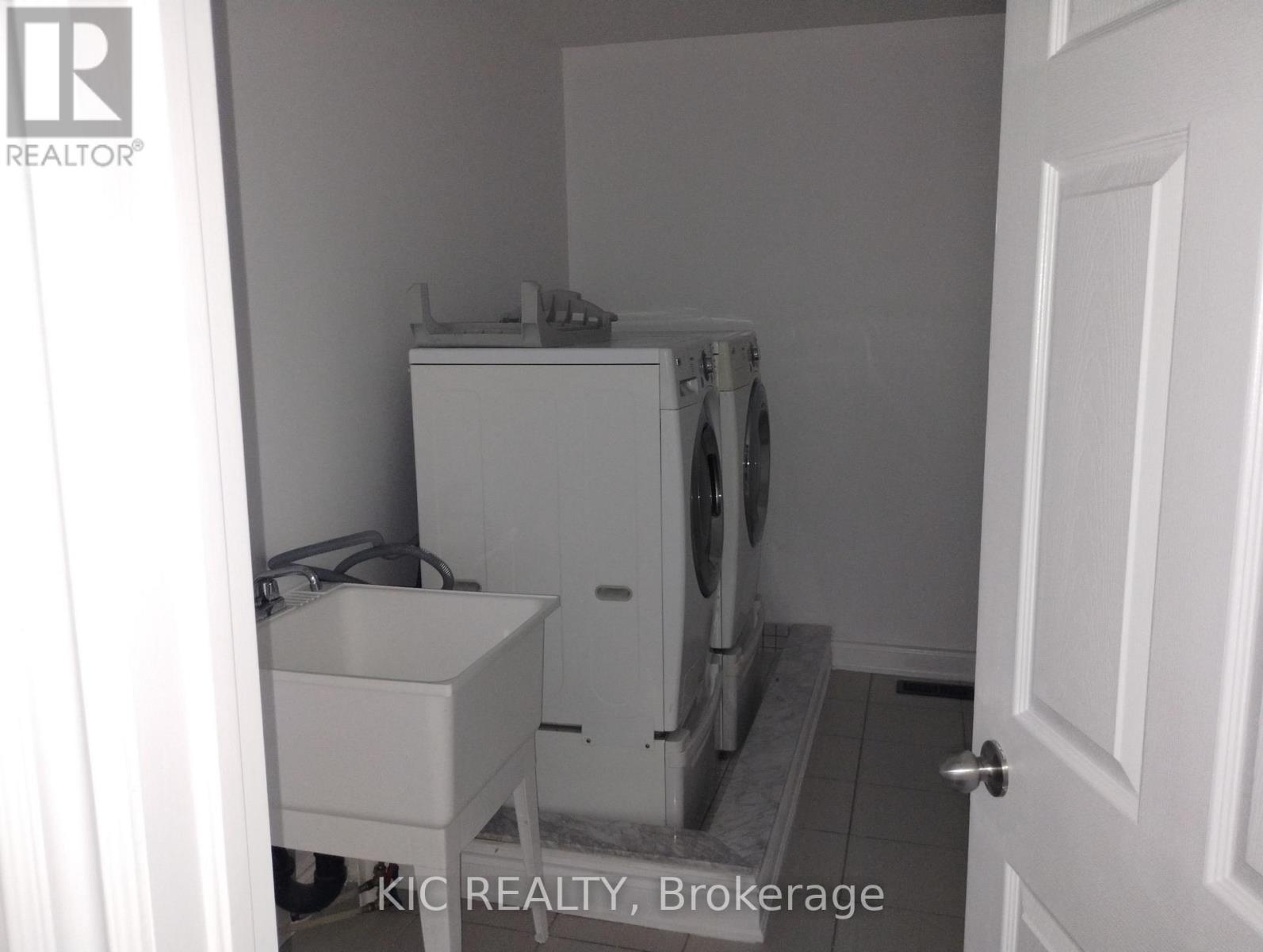 Upper - 1461 Lormel Gate Avenue, Innisfil, Ontario  L0L 1W0 - Photo 16 - N13249228