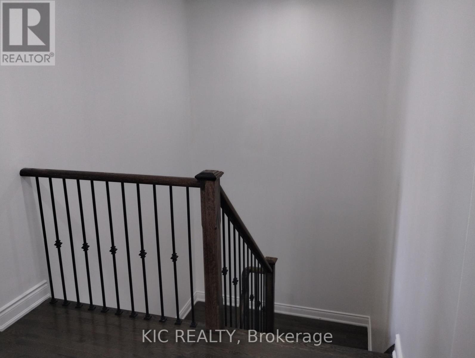 Upper - 1461 Lormel Gate Avenue, Innisfil, Ontario  L0L 1W0 - Photo 6 - N13249228