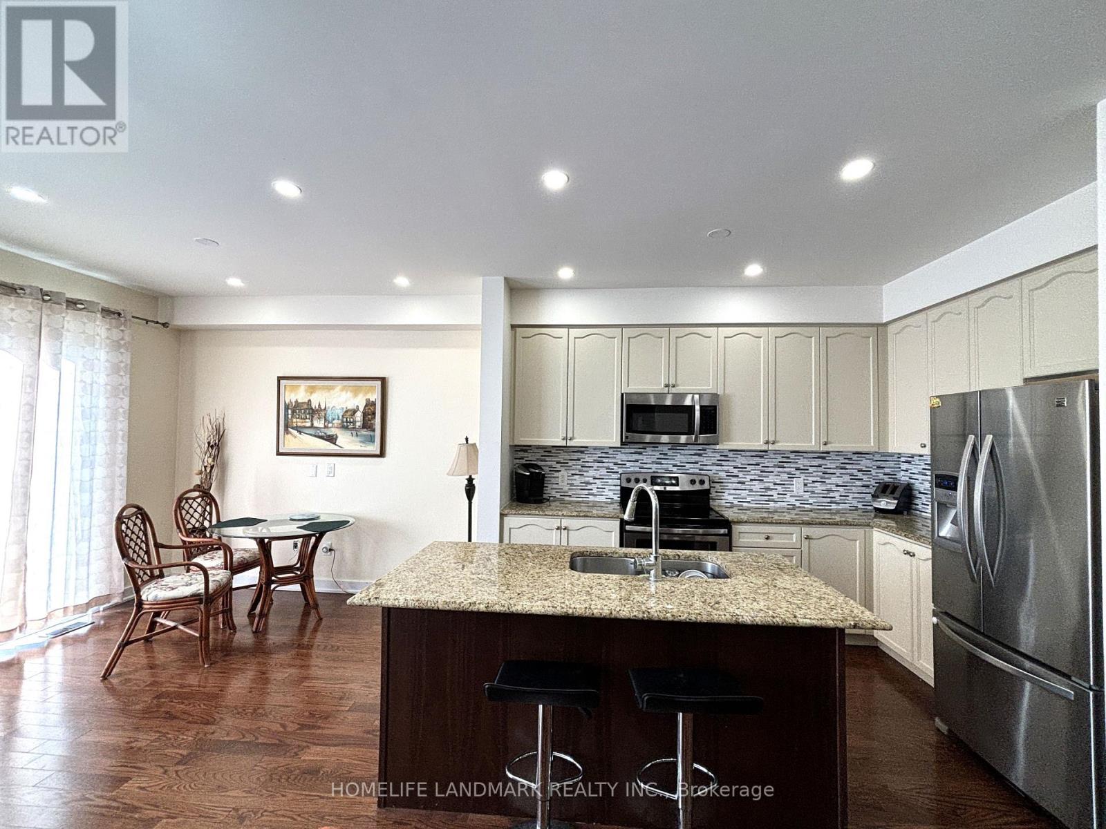 11 Kohl Street, Richmond Hill, Ontario  L4E 1C6 - Photo 7 - N13249356