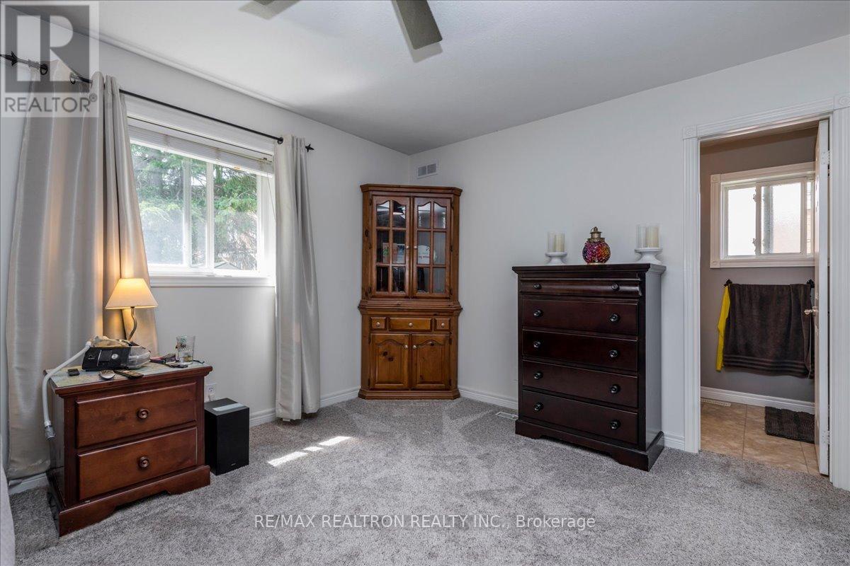 34 O'shaughnessy Crescent, Barrie, Ontario  L4N 7L8 - Photo 11 - S13249310