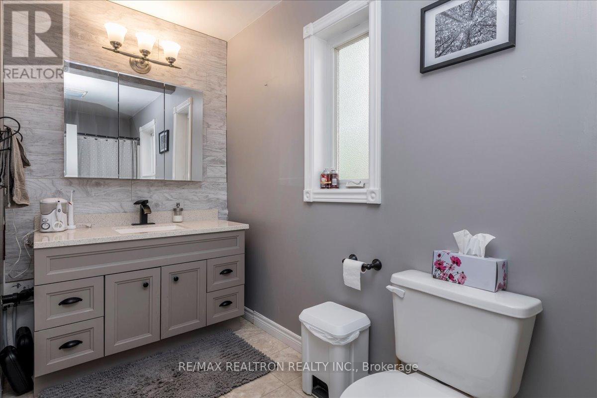 34 O'shaughnessy Crescent, Barrie, Ontario  L4N 7L8 - Photo 12 - S13249310