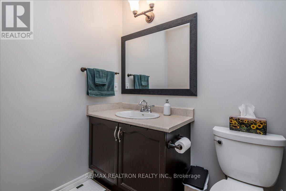 34 O'shaughnessy Crescent, Barrie, Ontario  L4N 7L8 - Photo 14 - S13249310