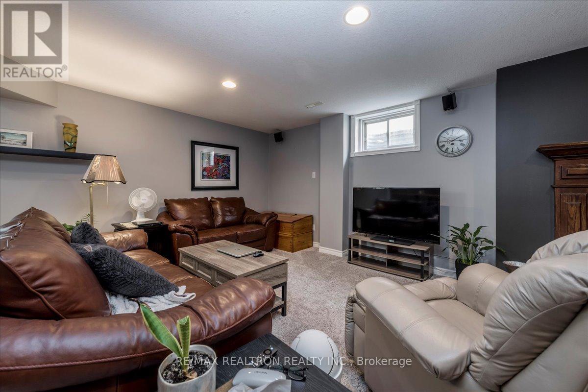 34 O'shaughnessy Crescent, Barrie, Ontario  L4N 7L8 - Photo 17 - S13249310