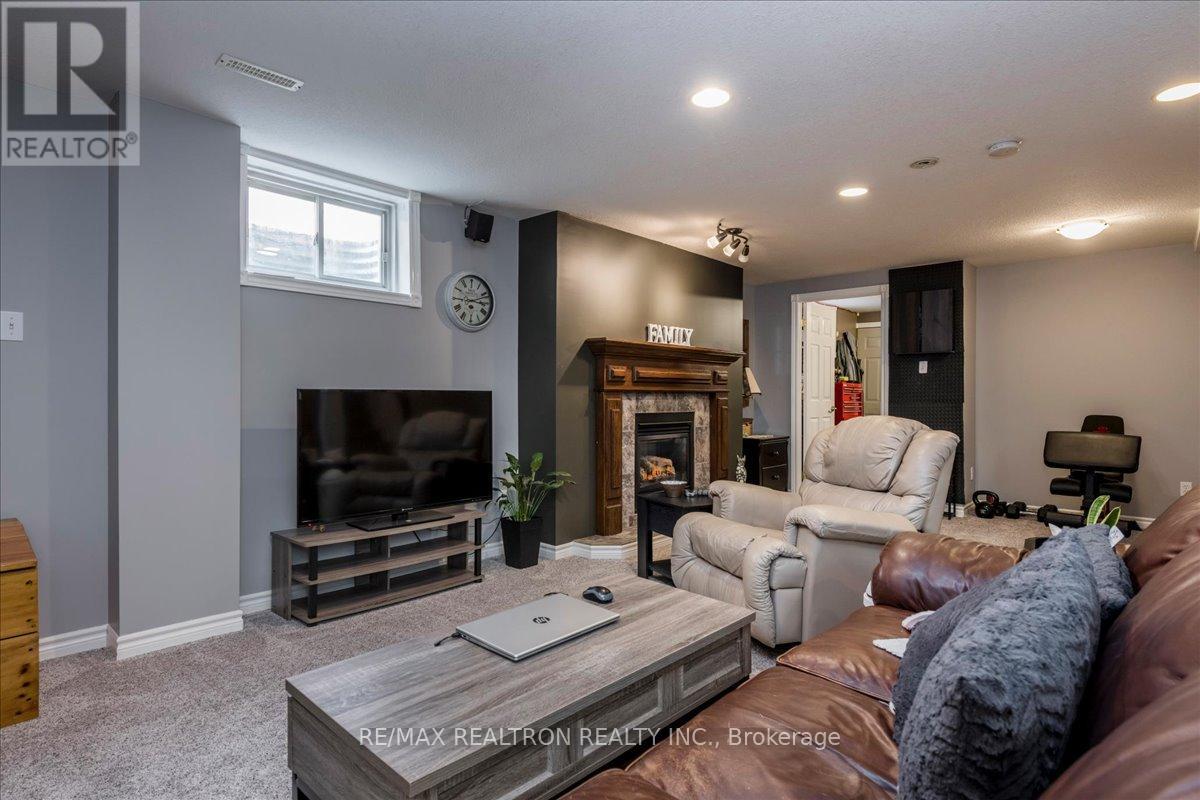 34 O'shaughnessy Crescent, Barrie, Ontario  L4N 7L8 - Photo 18 - S13249310