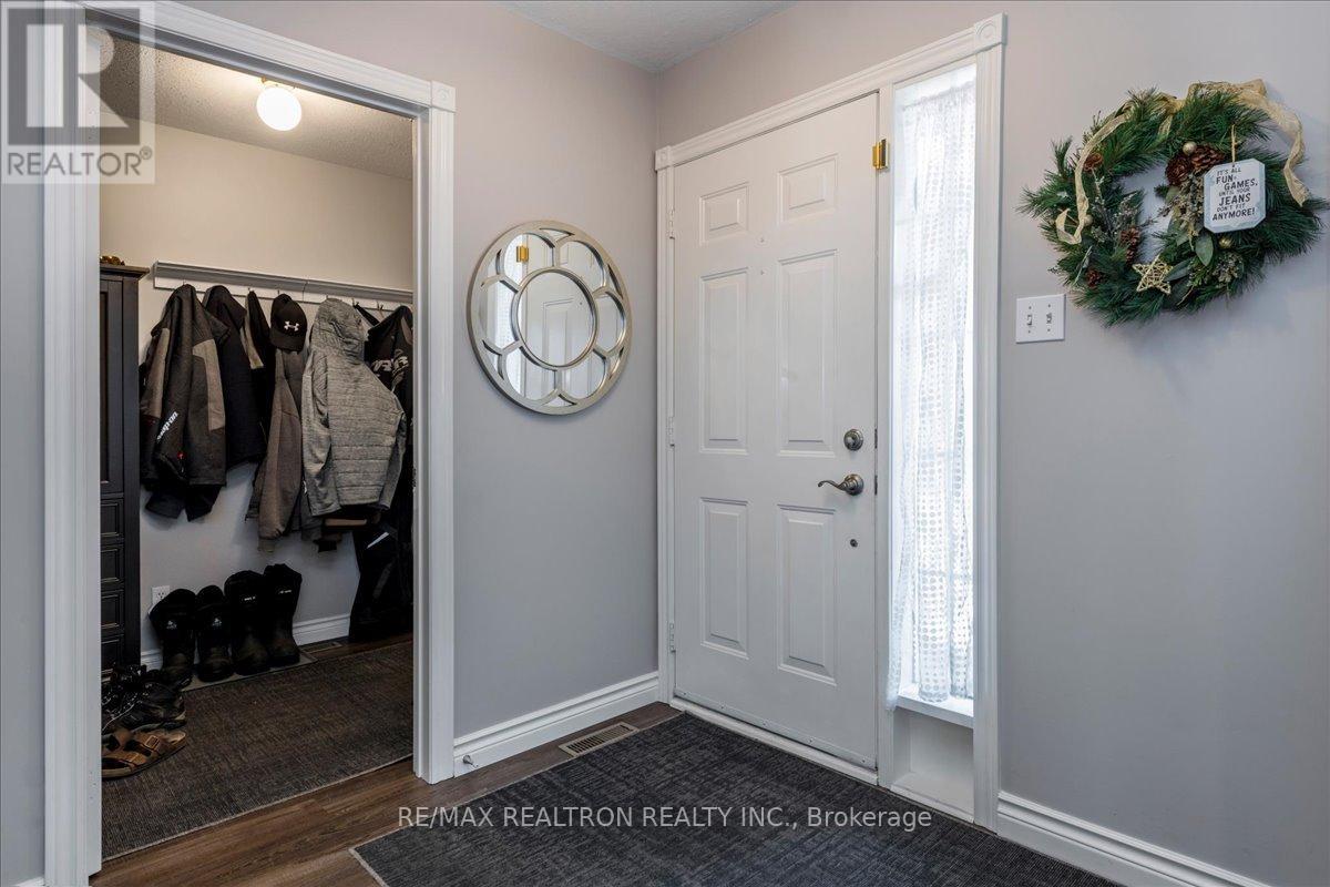 34 O'shaughnessy Crescent, Barrie, Ontario  L4N 7L8 - Photo 2 - S13249310
